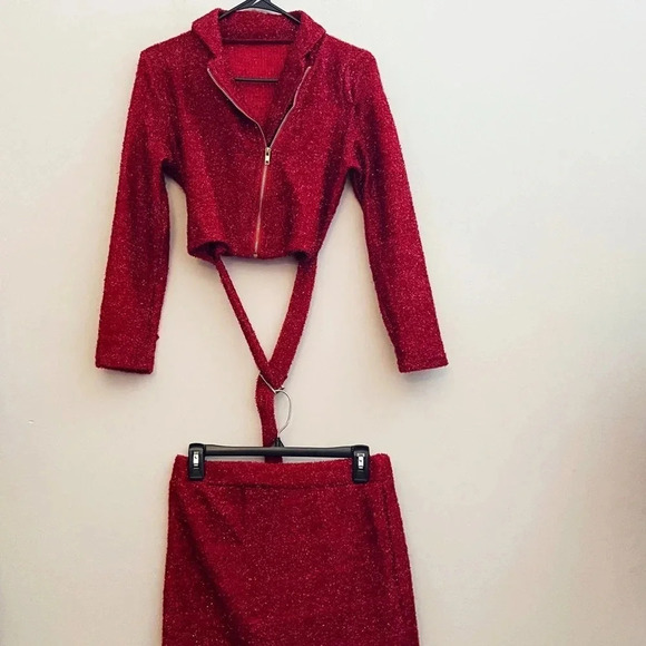 Red metallic fuzzy 2 piece set holiday part Christmas datenight small mini skirt - Picture 2 of 6